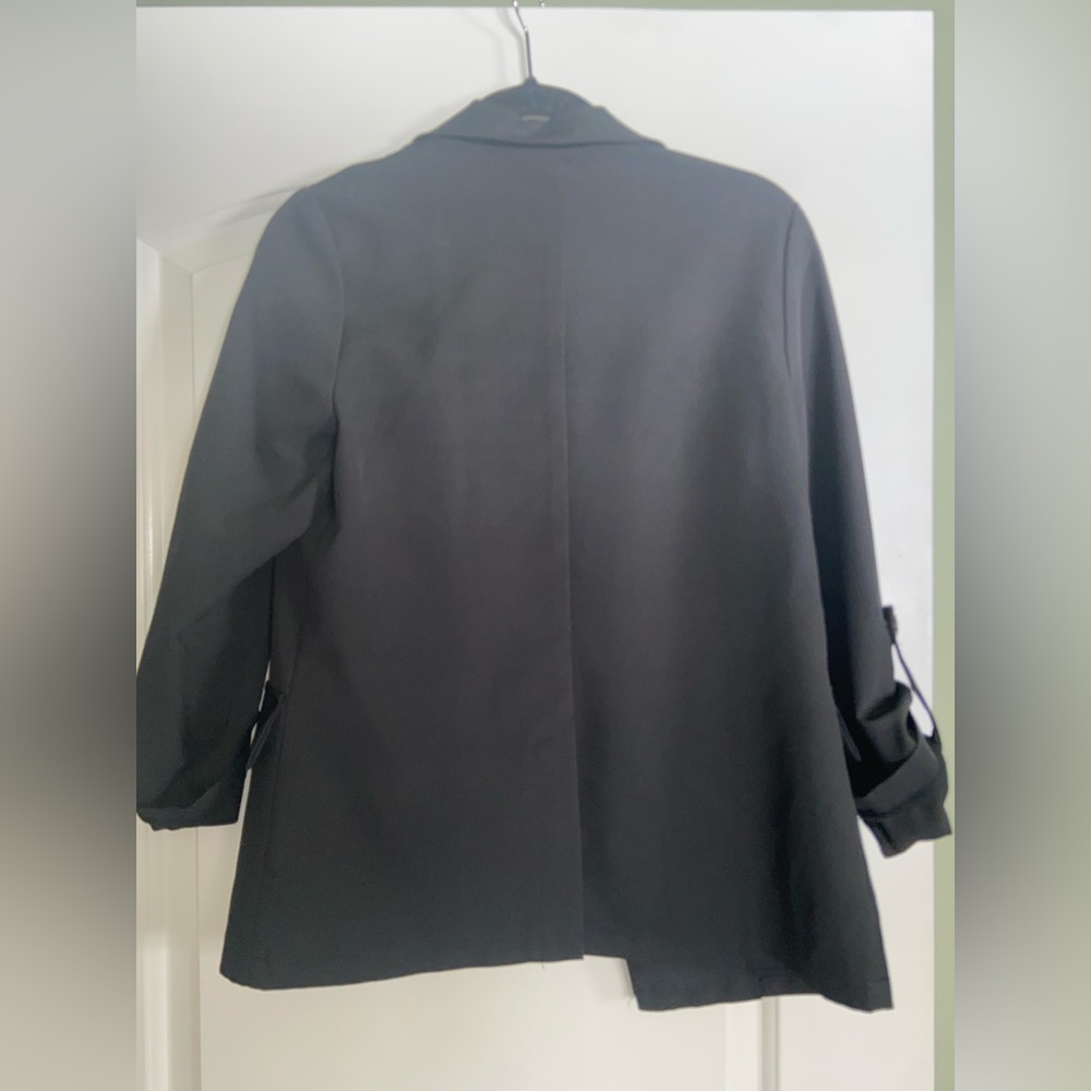 Timeless black blazer - Picture 2 of 3
